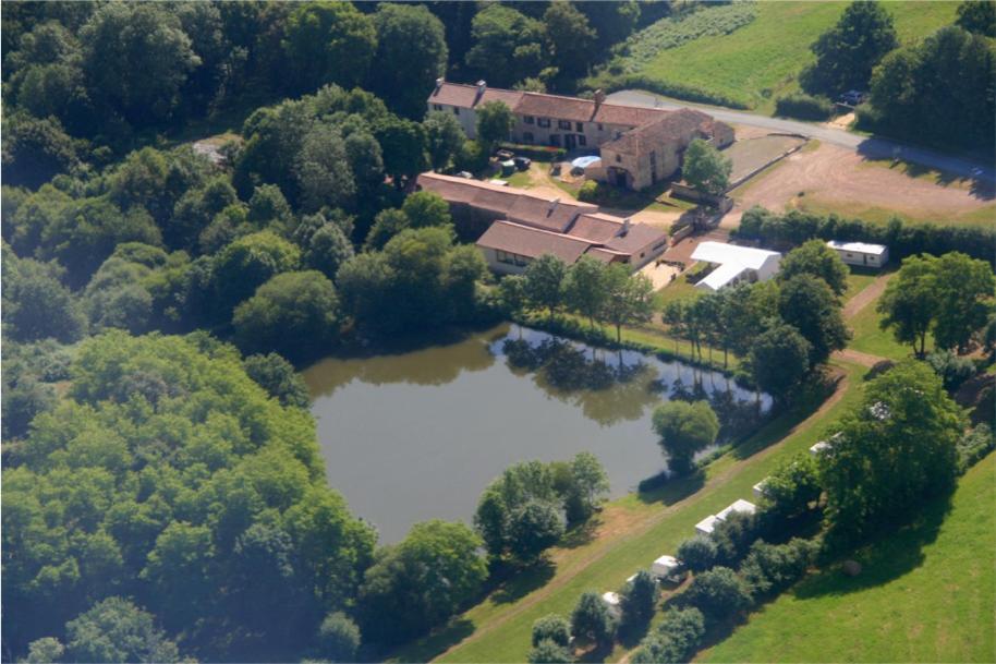Logis De L'Aubonniere Chaille-sous-les-Ormeaux Exterior foto